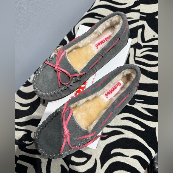 Soft moc moccasins in size 4 in box new never worn . - Picture 2 of 5